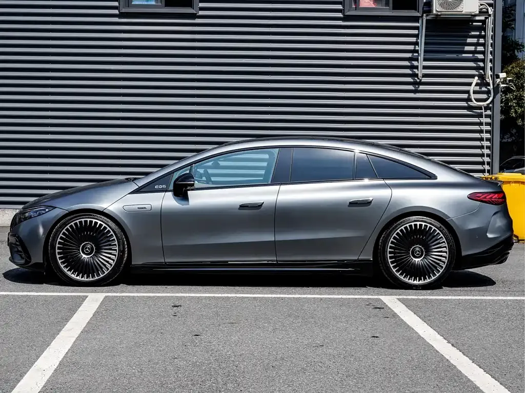 Mercedes-Benz EQS AMG — фото 6