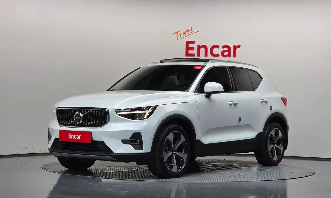 Volvo XC40 — фото 1