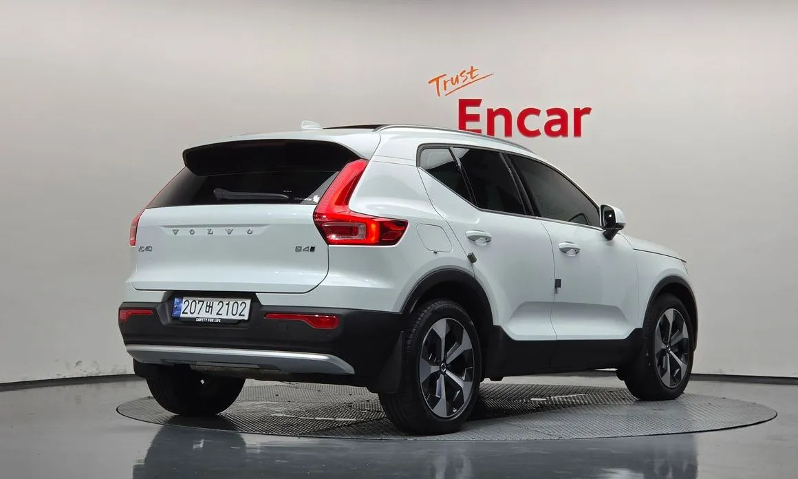 Volvo XC40 — фото 2