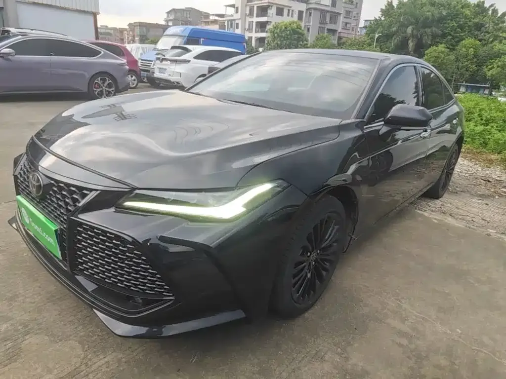 Toyota Avalon — фото 1
