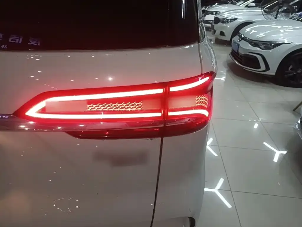 Roewe iMAX8 — фото 7