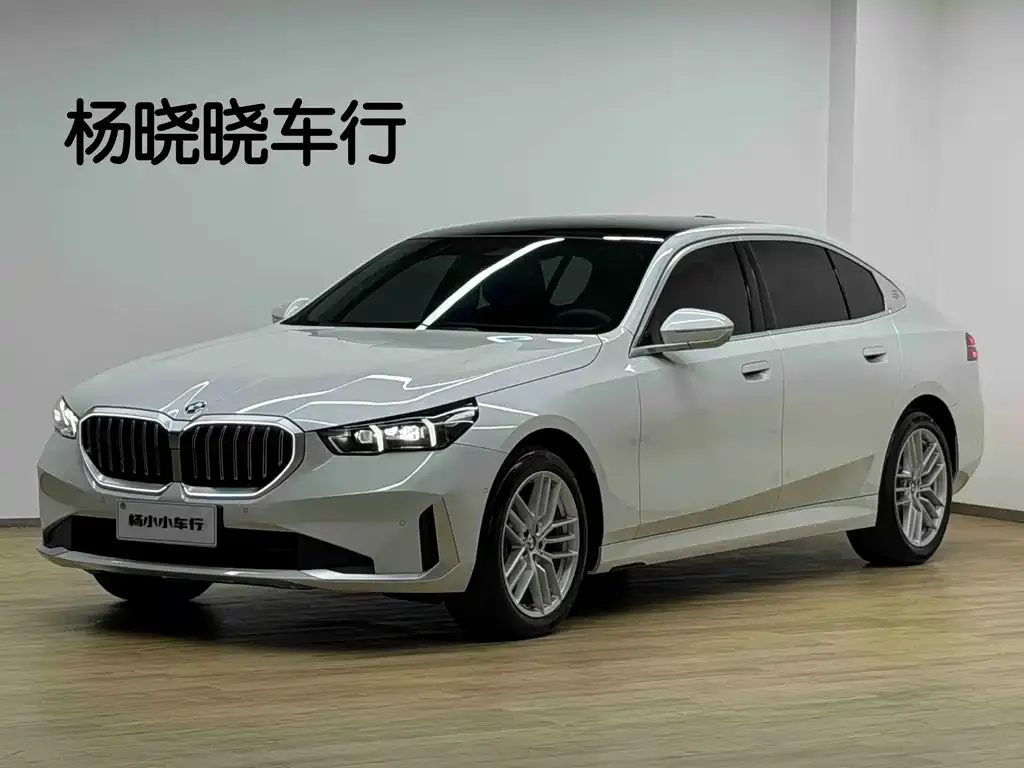 BMW 5 Series — фото 1