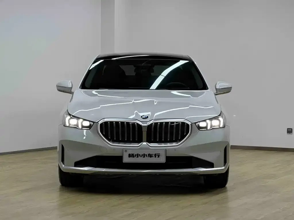 BMW 5 Series — фото 7