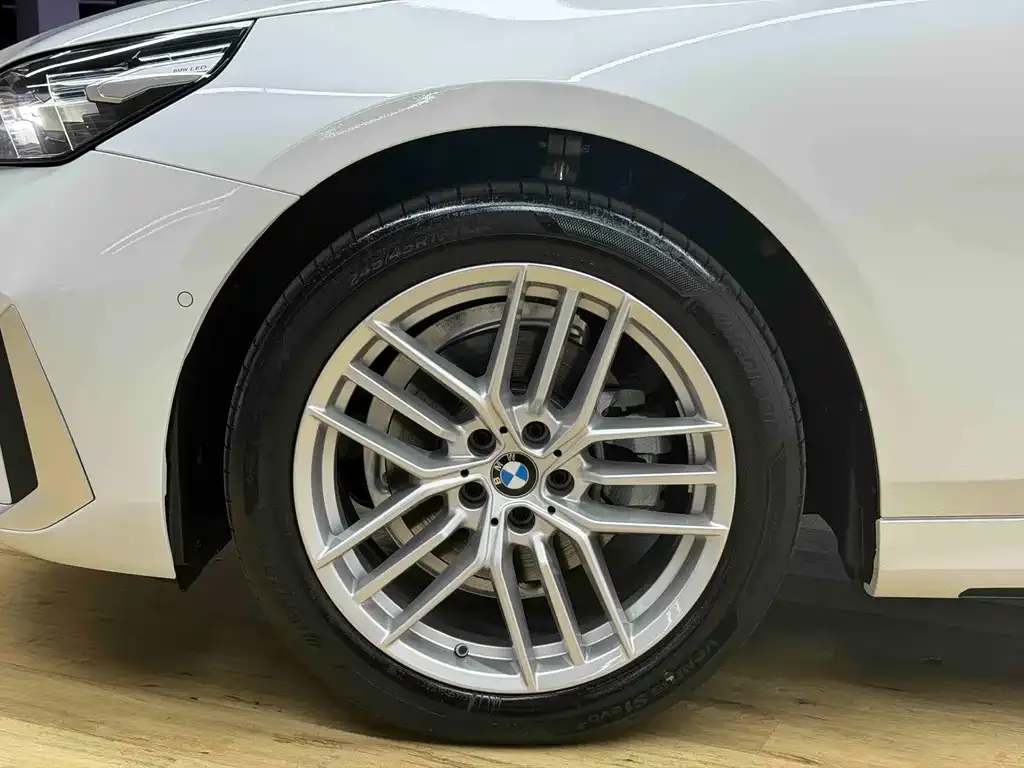 BMW 5 Series — фото 10