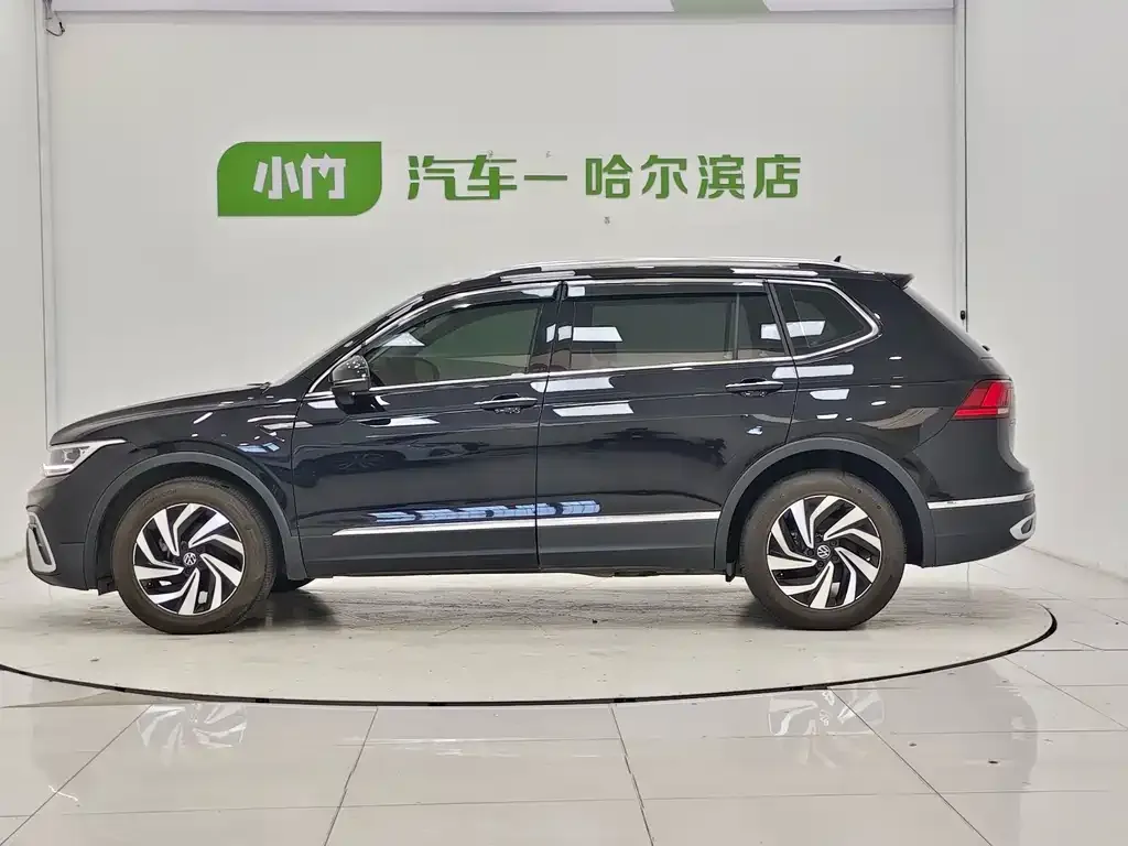 Volkswagen Tiguan L — фото 10