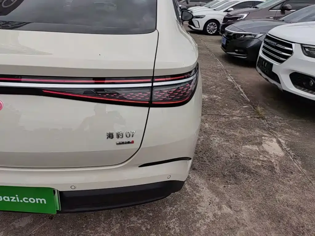 BYD Seal 07 DM-i — фото 8