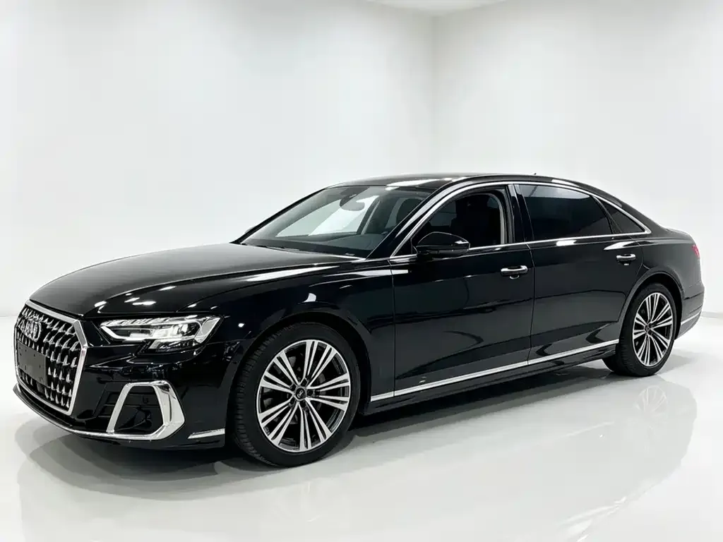Audi A8 — фото 1