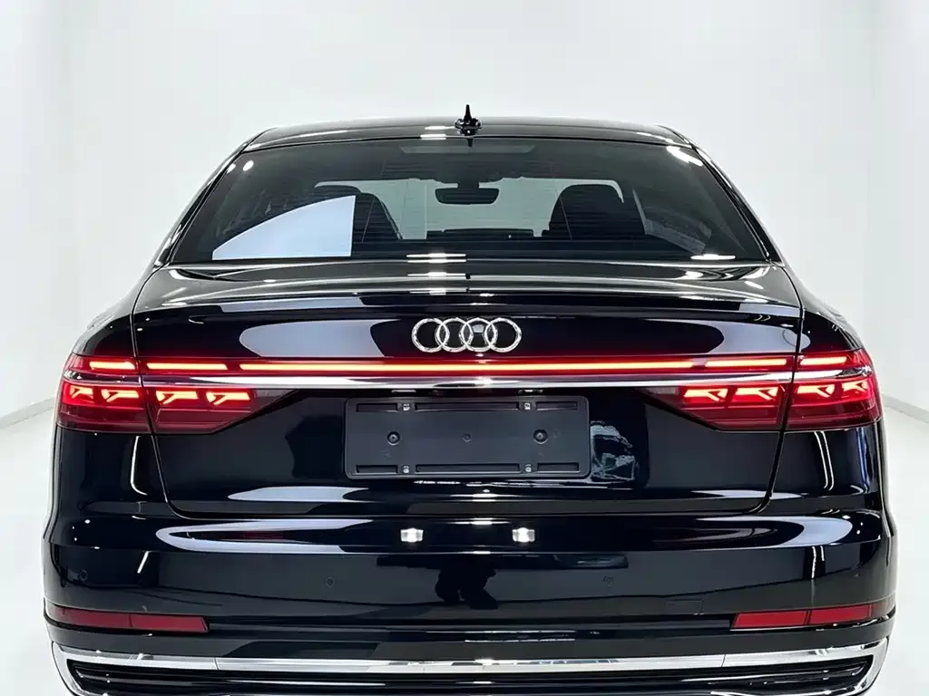 Audi A8 — фото 7