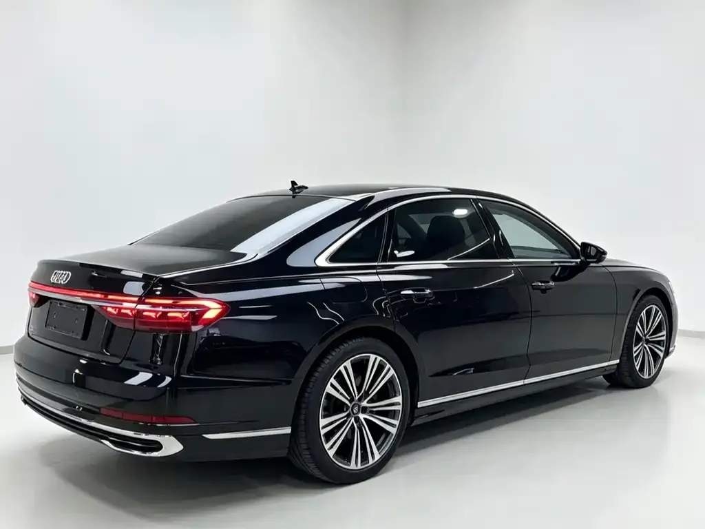 Audi A8 — фото 9