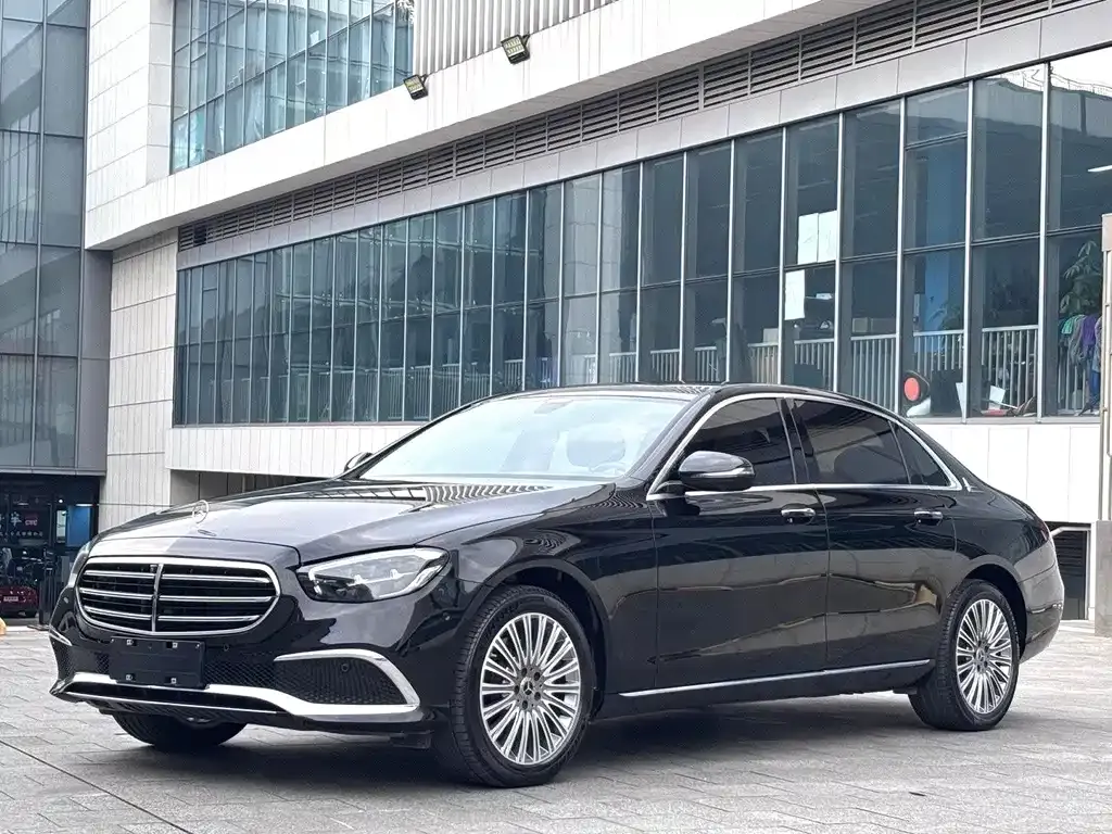 Mercedes-Benz E-Class — фото 1