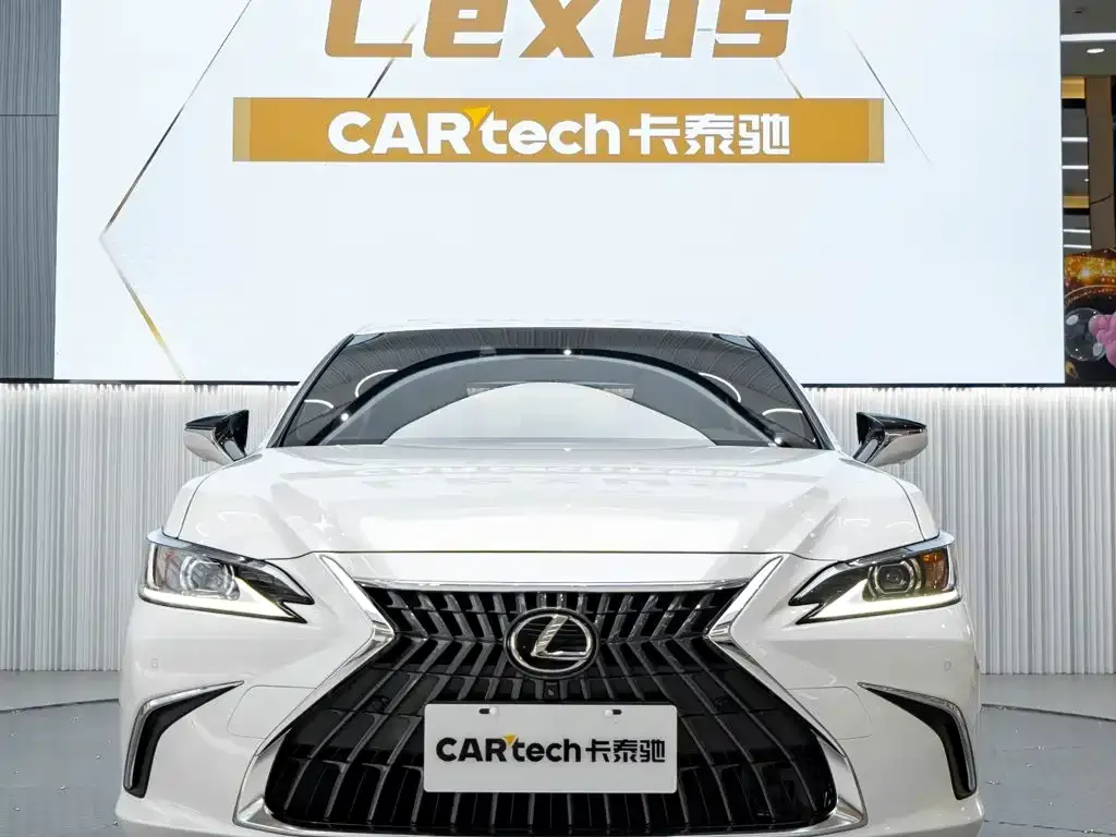 Lexus ES — фото 1