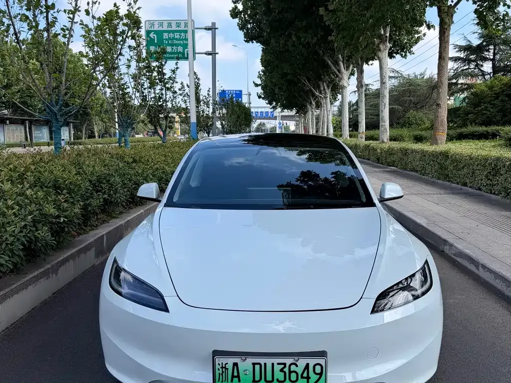 Tesla Model 3 — фото 1