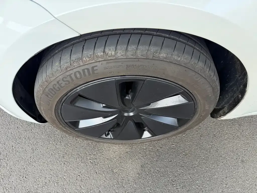 Tesla Model 3 — фото 4