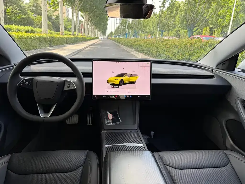 Tesla Model 3 — фото 2