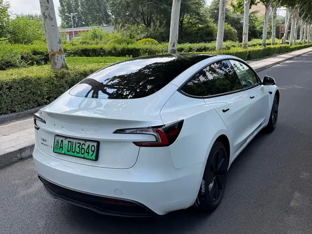 Tesla Model 3 — фото 10