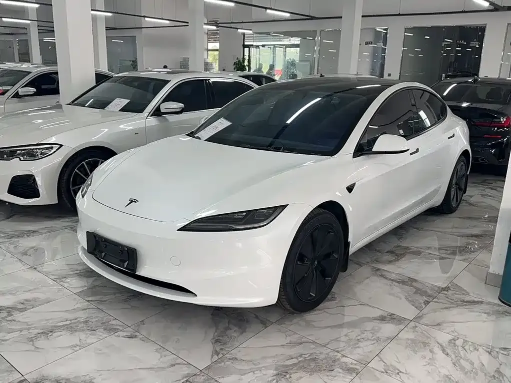 Tesla Model 3 — фото 1