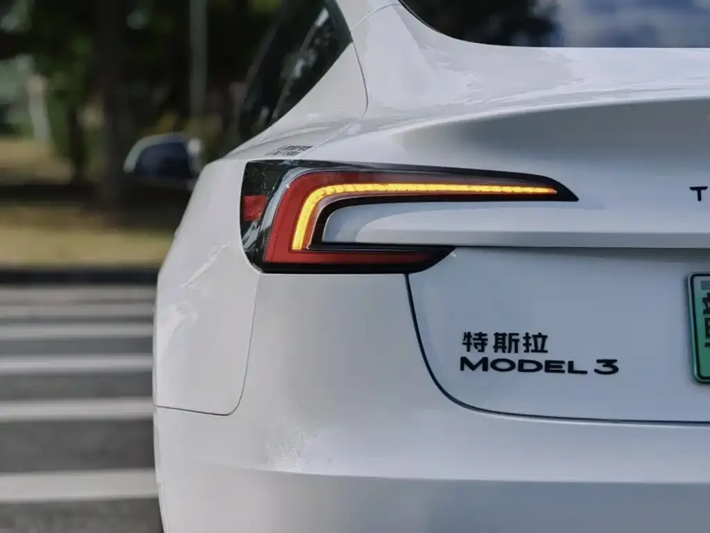 Tesla Model 3 — фото 8