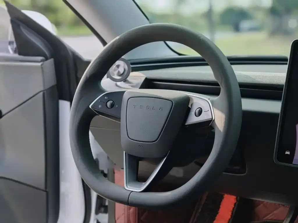 Tesla Model 3 — фото 4