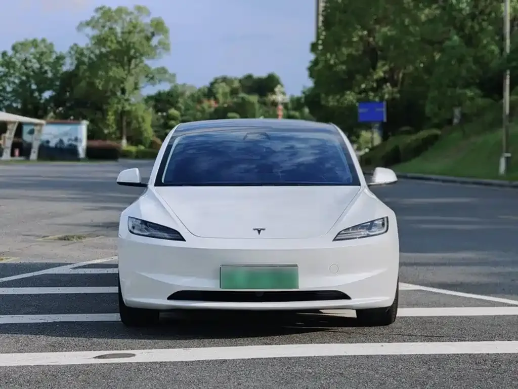 Tesla Model 3 — фото 9