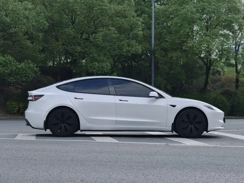 Tesla Model 3 — фото 2