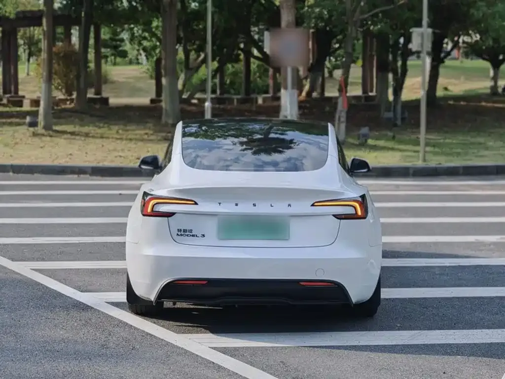 Tesla Model 3 — фото 3