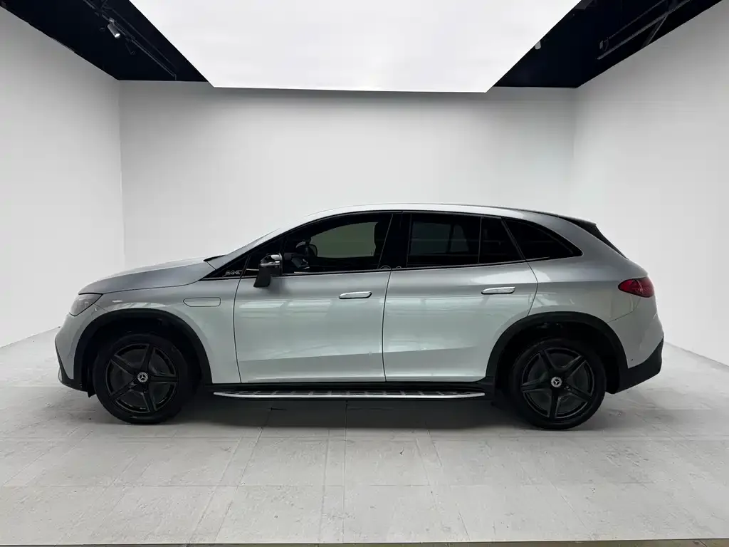 Mercedes-Benz EQE SUV — фото 7