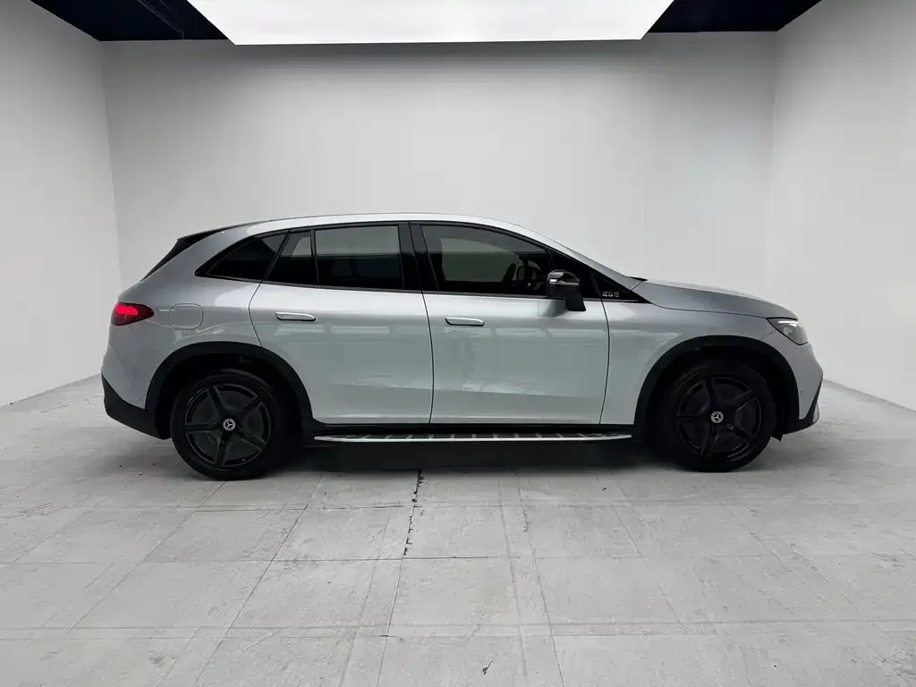 Mercedes-Benz EQE SUV — фото 4
