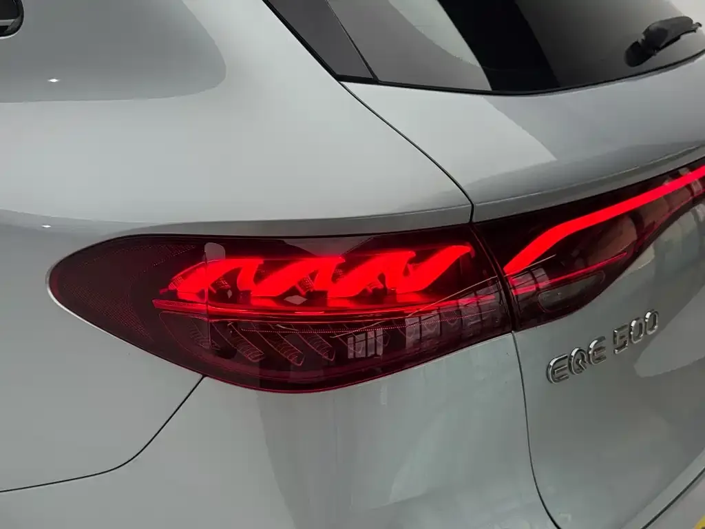 Mercedes-Benz EQE SUV — фото 10