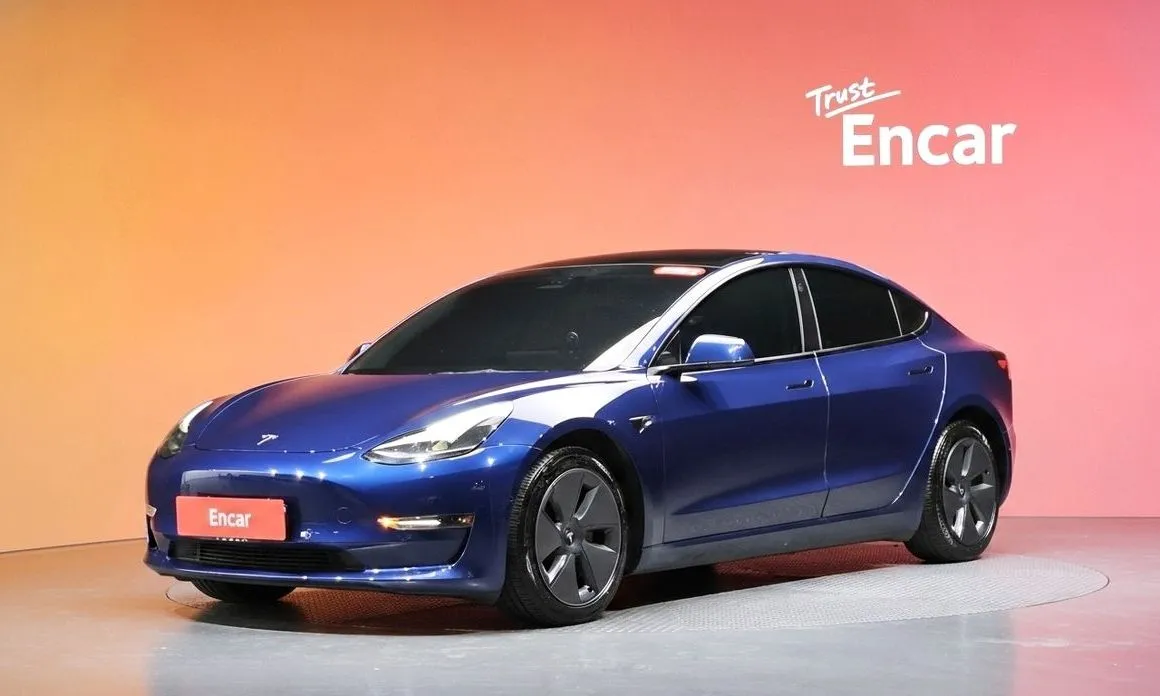 Tesla Model 3 — фото 1