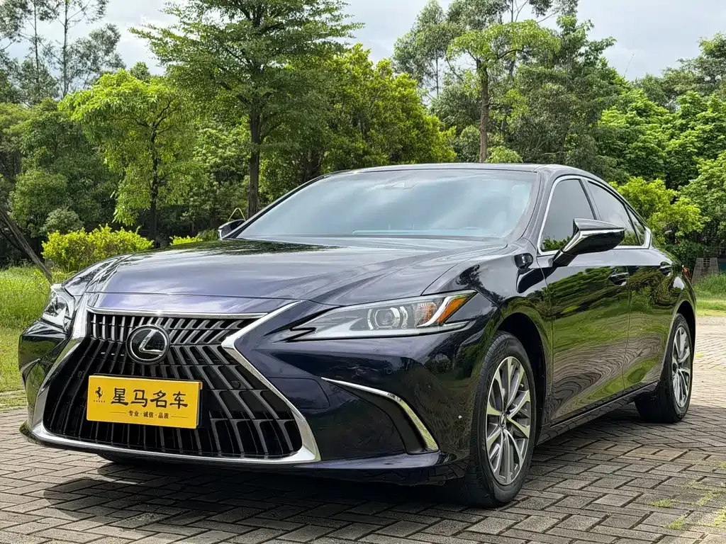 Lexus ES — фото 1