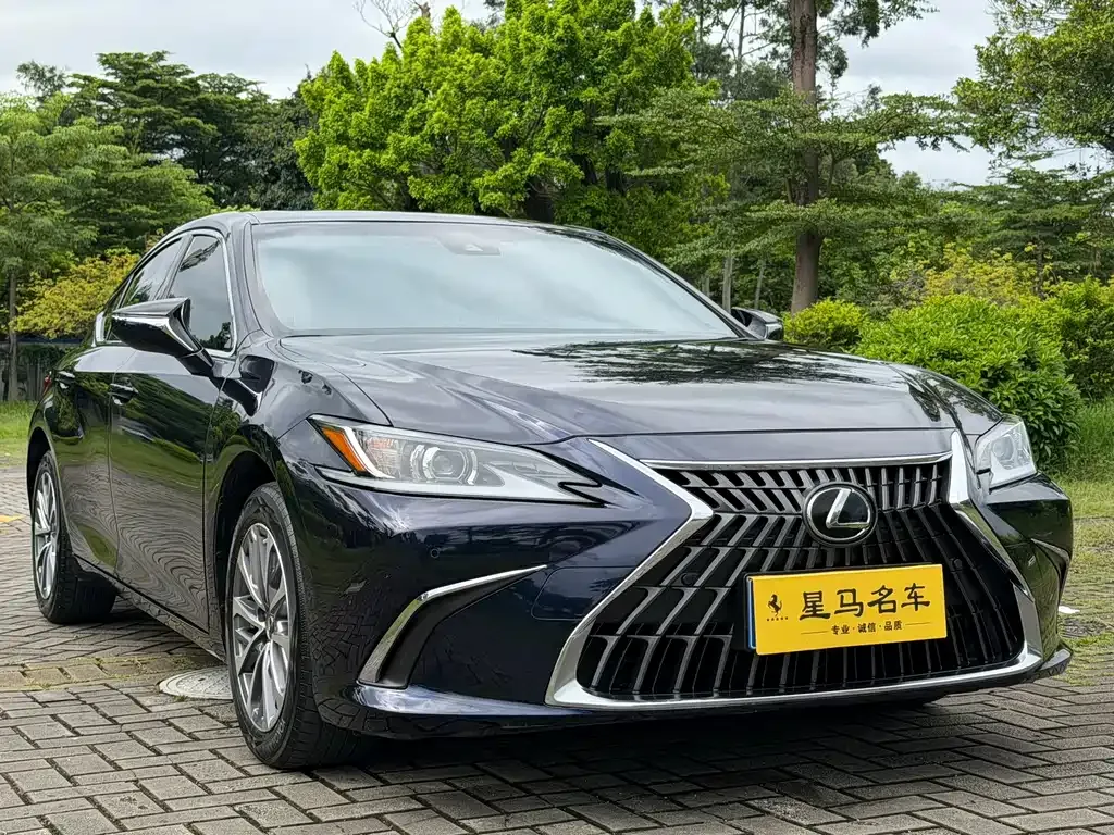 Lexus ES — фото 8