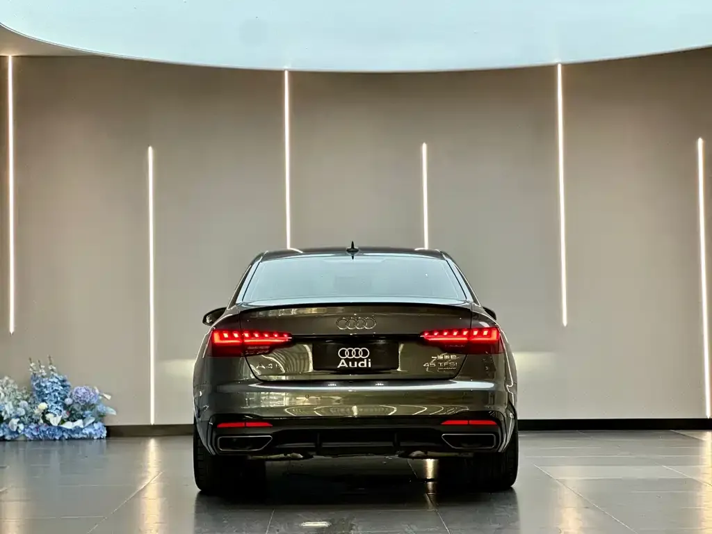 Audi A4L — фото 2