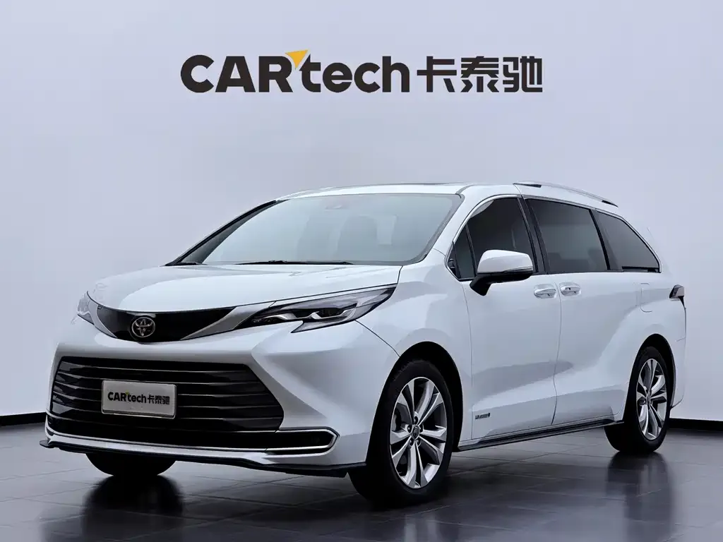 Toyota Sienna — фото 1