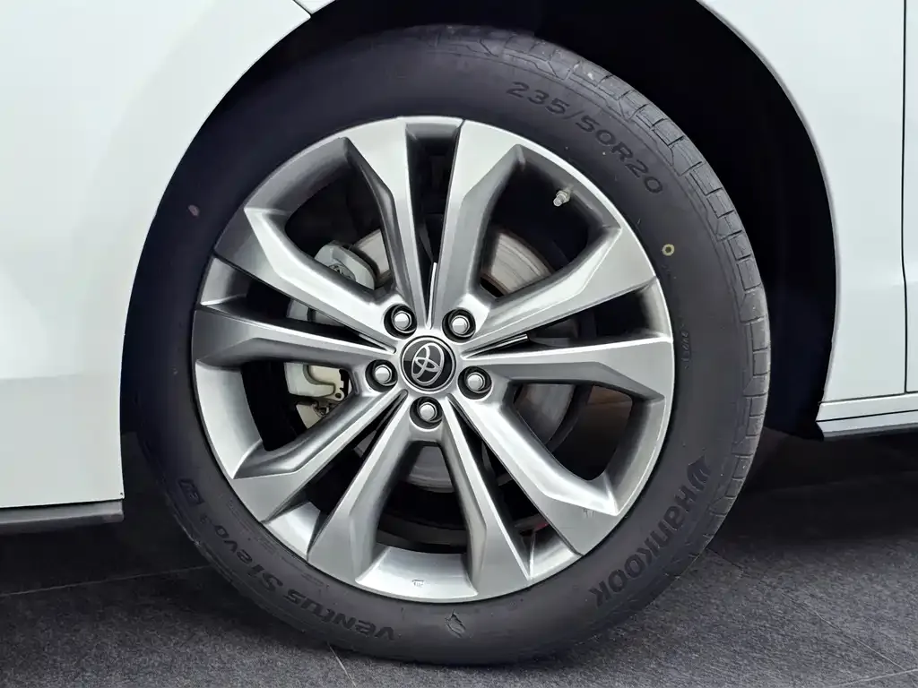 Toyota Sienna — фото 10