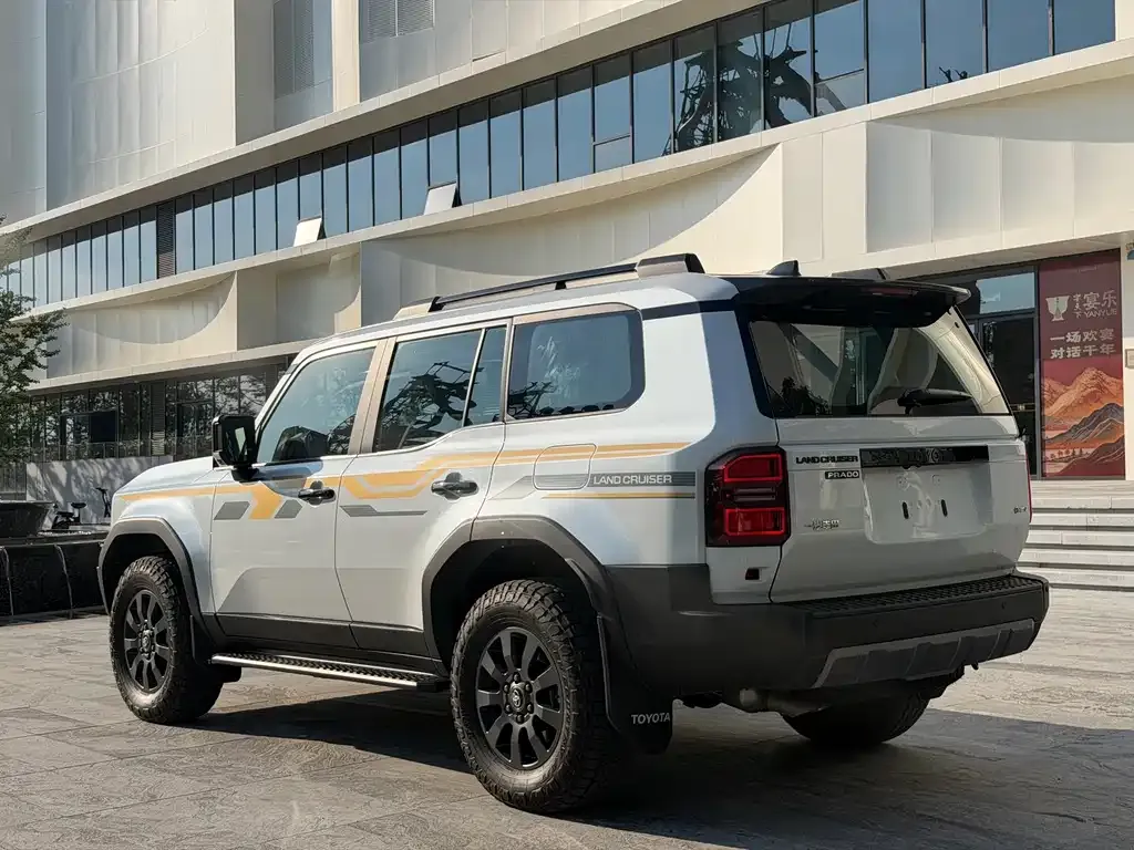 Toyota Prado — фото 10