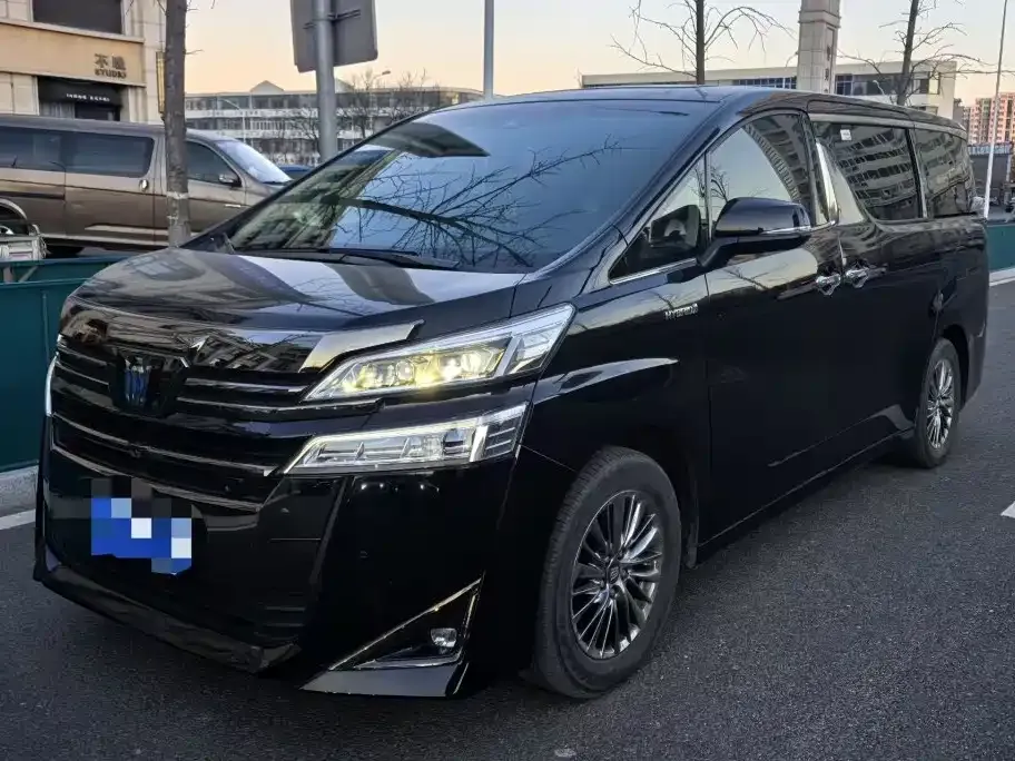 Toyota Vellfire — фото 1