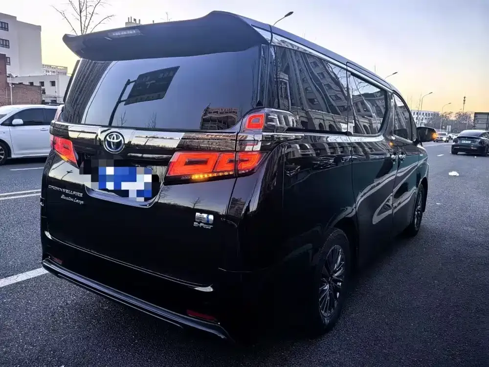 Toyota Vellfire — фото 10