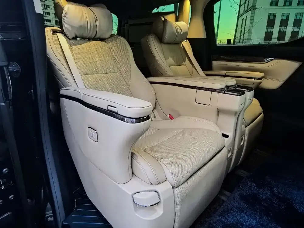 Toyota Vellfire — фото 4
