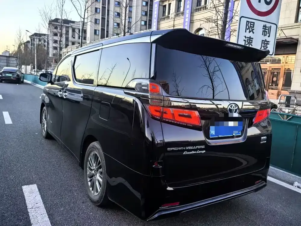 Toyota Vellfire — фото 5