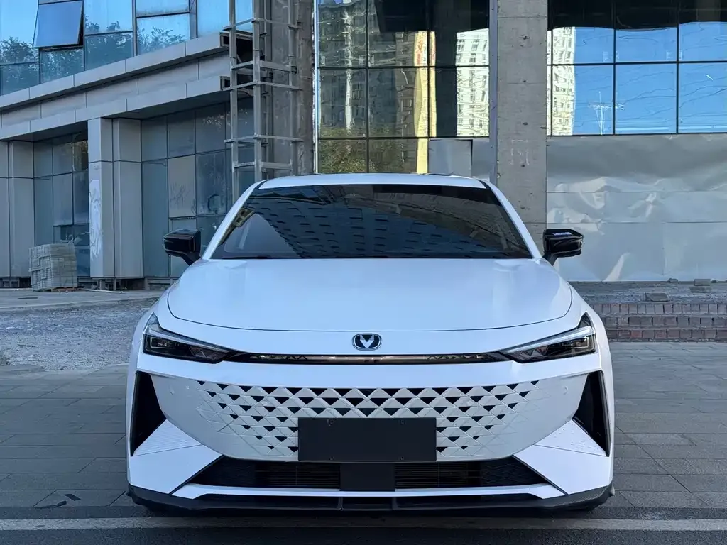 Changan UNI-V iDD — фото 9