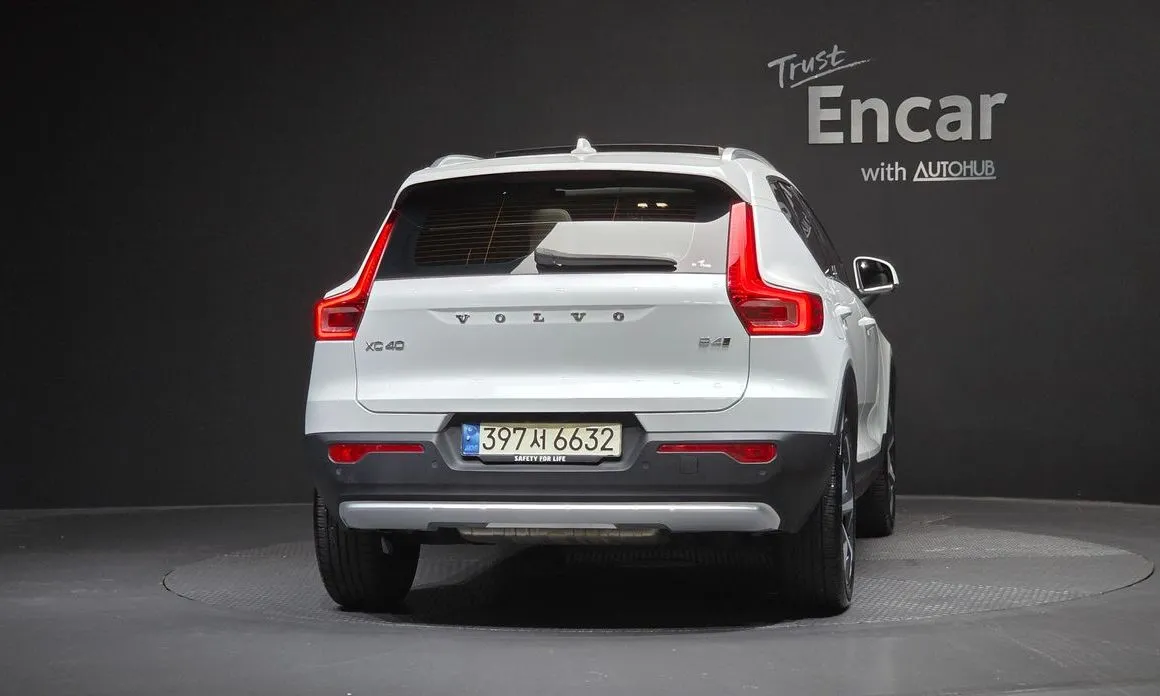 Volvo XC40 — фото 4