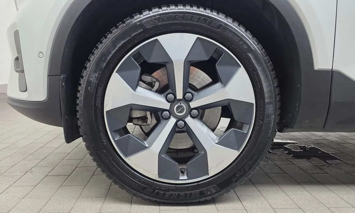 Volvo XC40 — фото 9