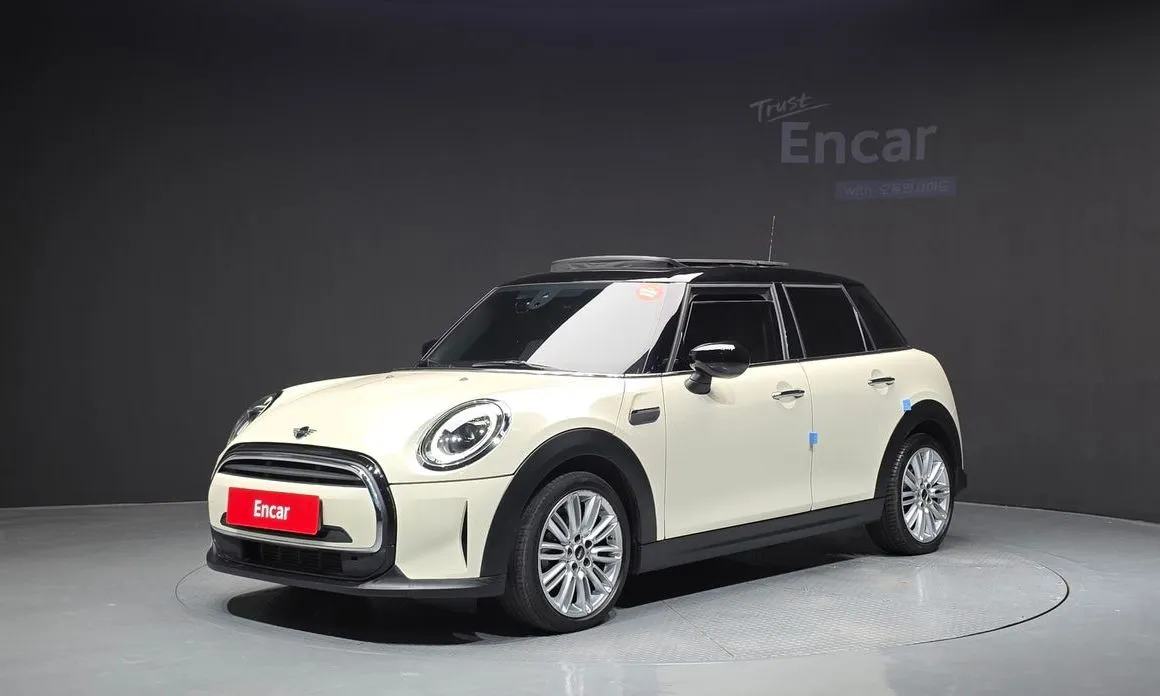Mini Cooper 5-Door Classic Plus 1