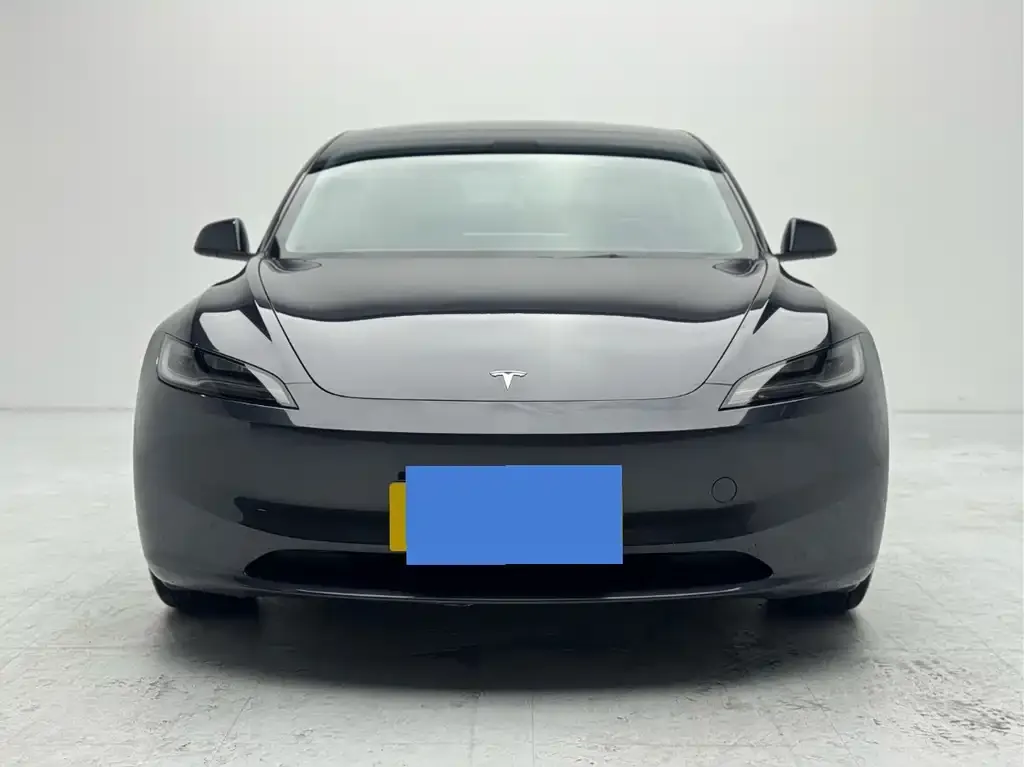 Tesla Model 3 — фото 1