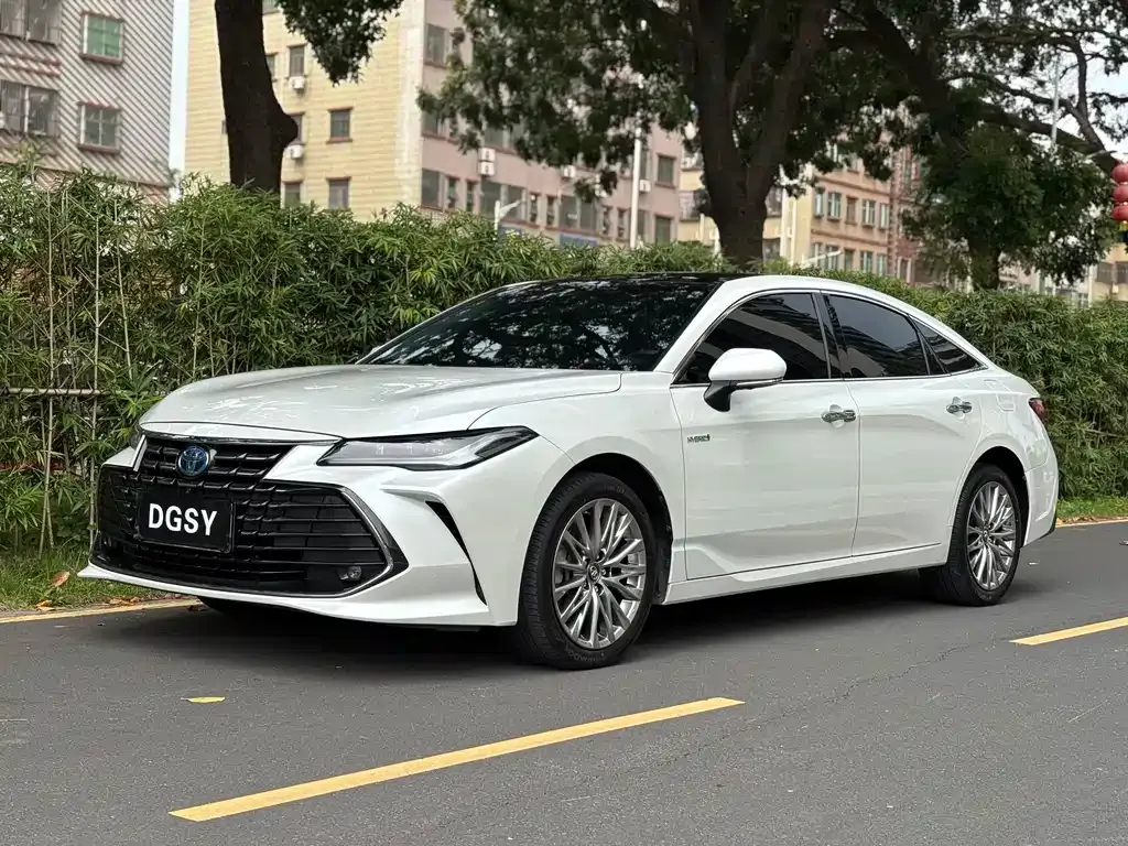 Toyota Avalon — фото 1