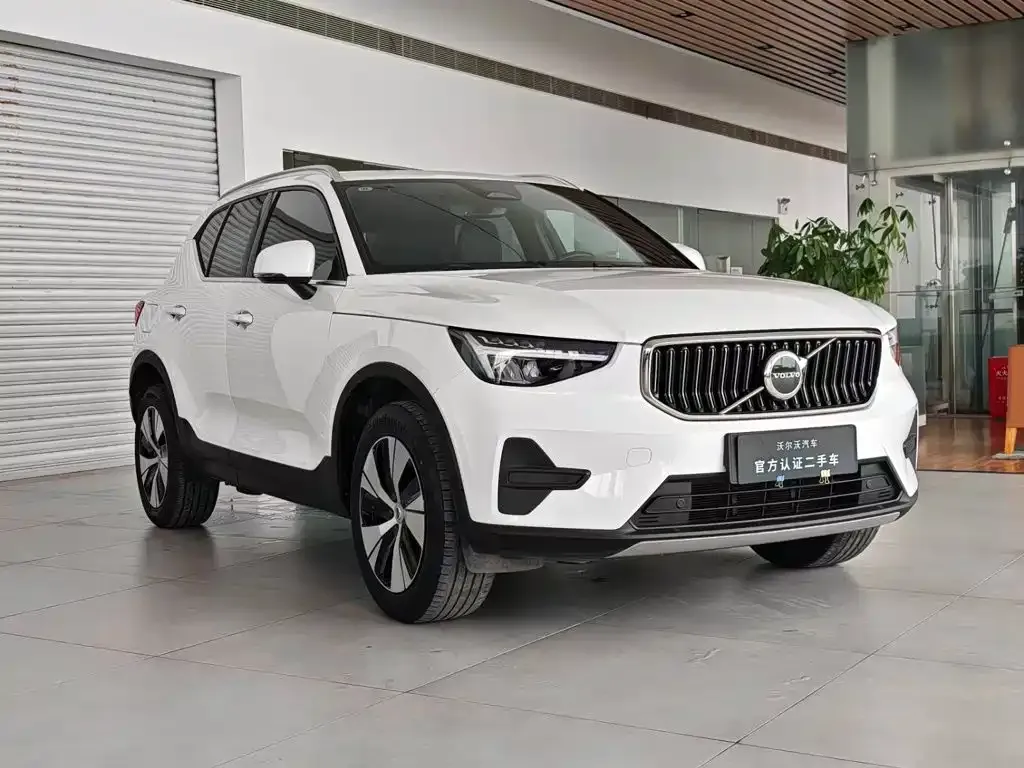 Volvo XC40 — фото 9