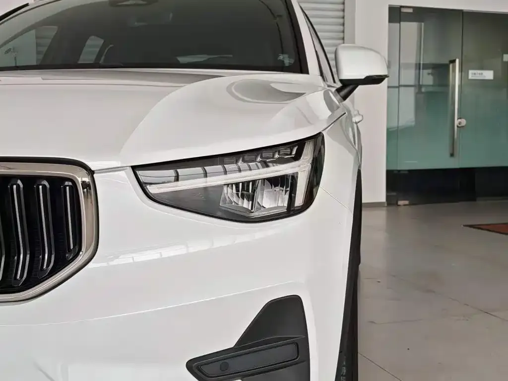 Volvo XC40 — фото 4