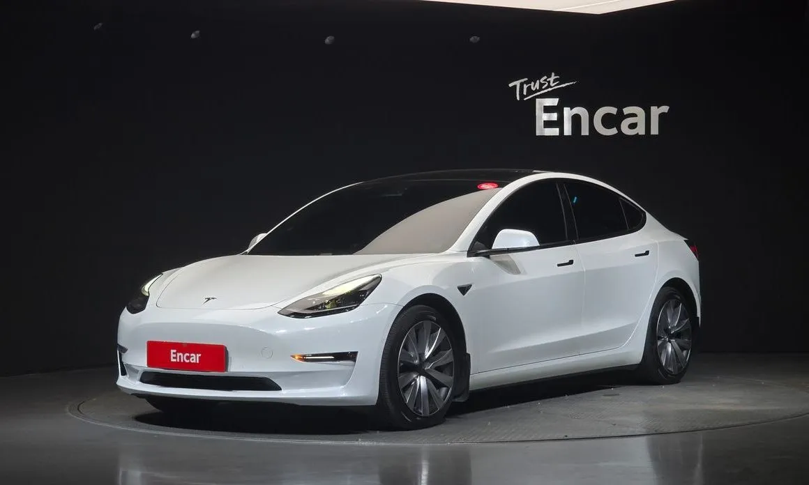 Tesla Model 3 — фото 1