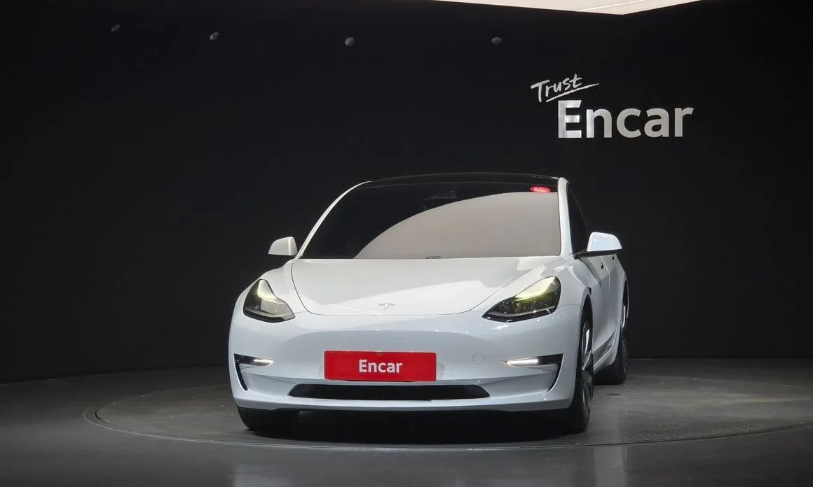 Tesla Model 3 — фото 4