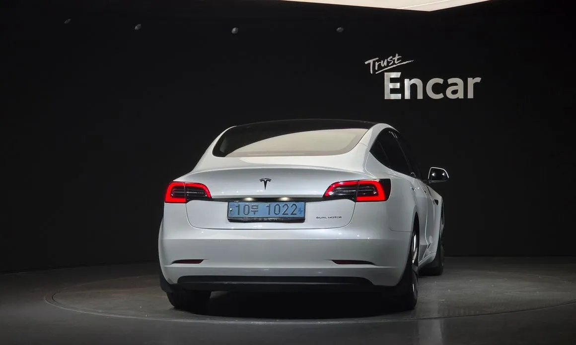 Tesla Model 3 — фото 5